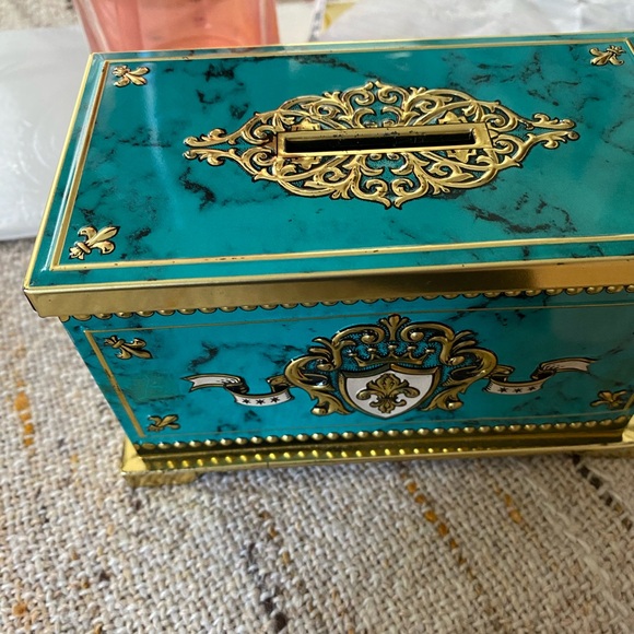 Vintage Blue Bird Confectionary Candy Tin Bank - Picture 7 of 7